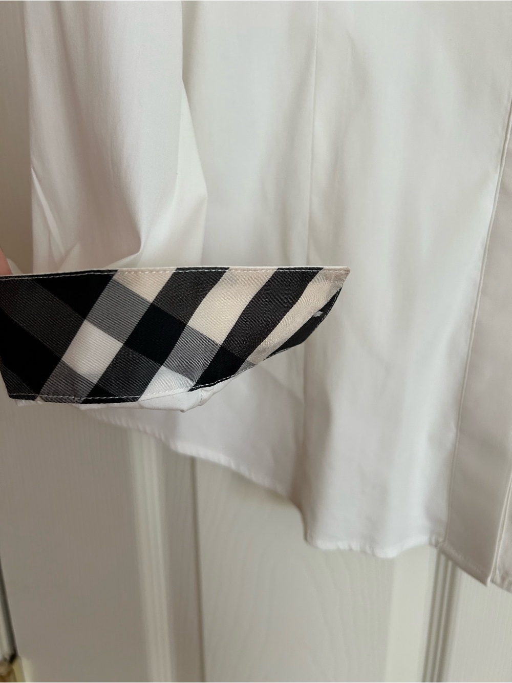 Burberry White Shirt with Black Trim - Picture 3 of 6